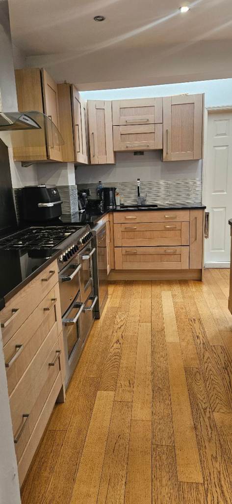 Oak Kitchen Units and Black Granite Worktop