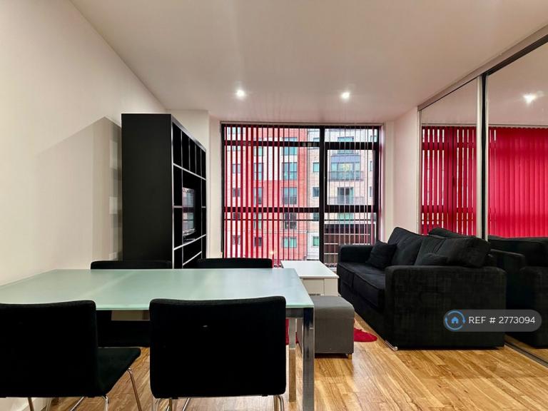 2 bedroom flat in Trinity Edge, Salford, M3 (2 bed) (#2773094)