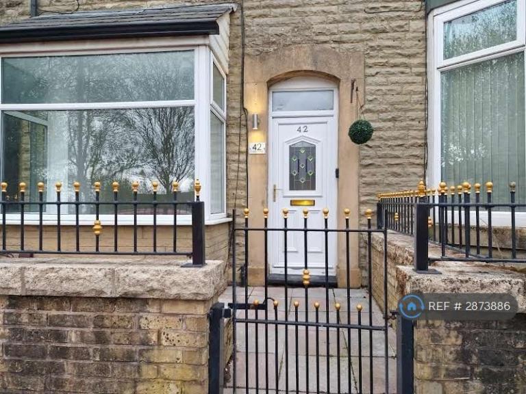 2 bedroom house in Clyde Street, Oldham, OL1 (2 bed) (#2873886)