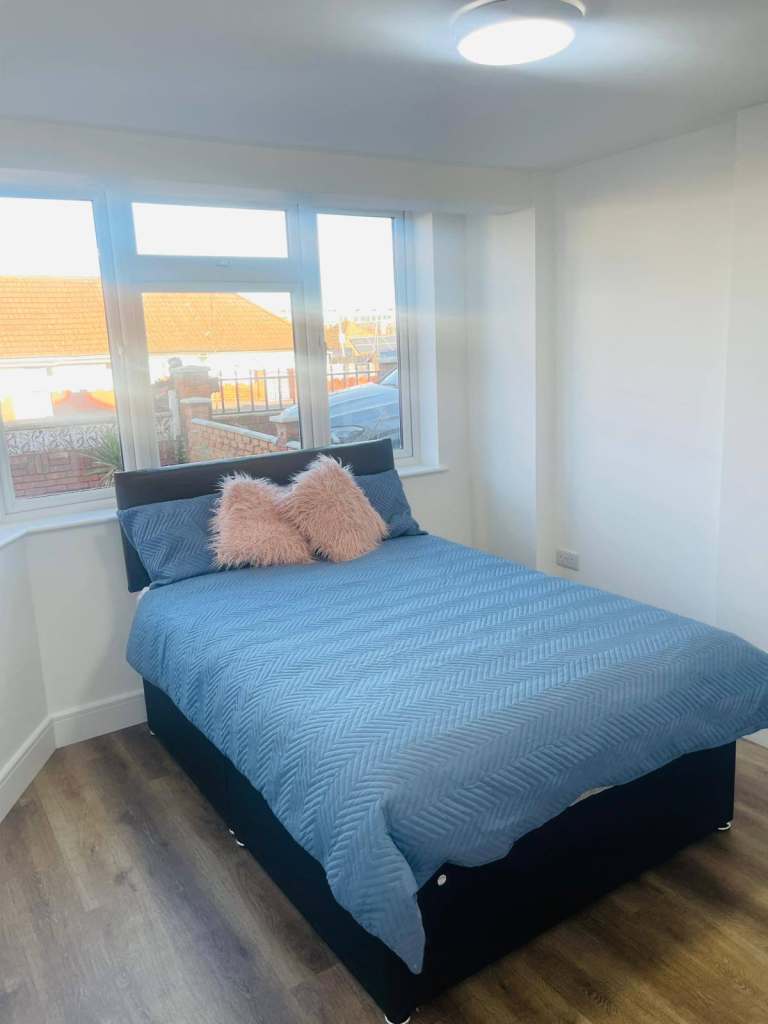 Spacious & Cosy Ensuite Room for Rent in - UB3 4NW