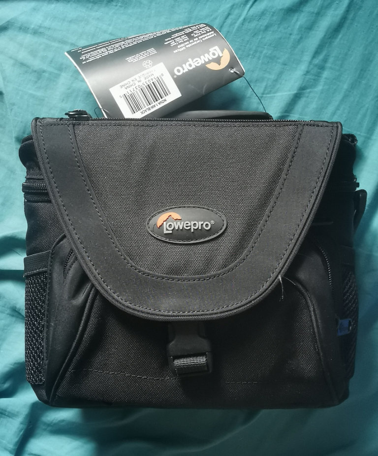 Brand NEW LowePro Nowa AW case / bag