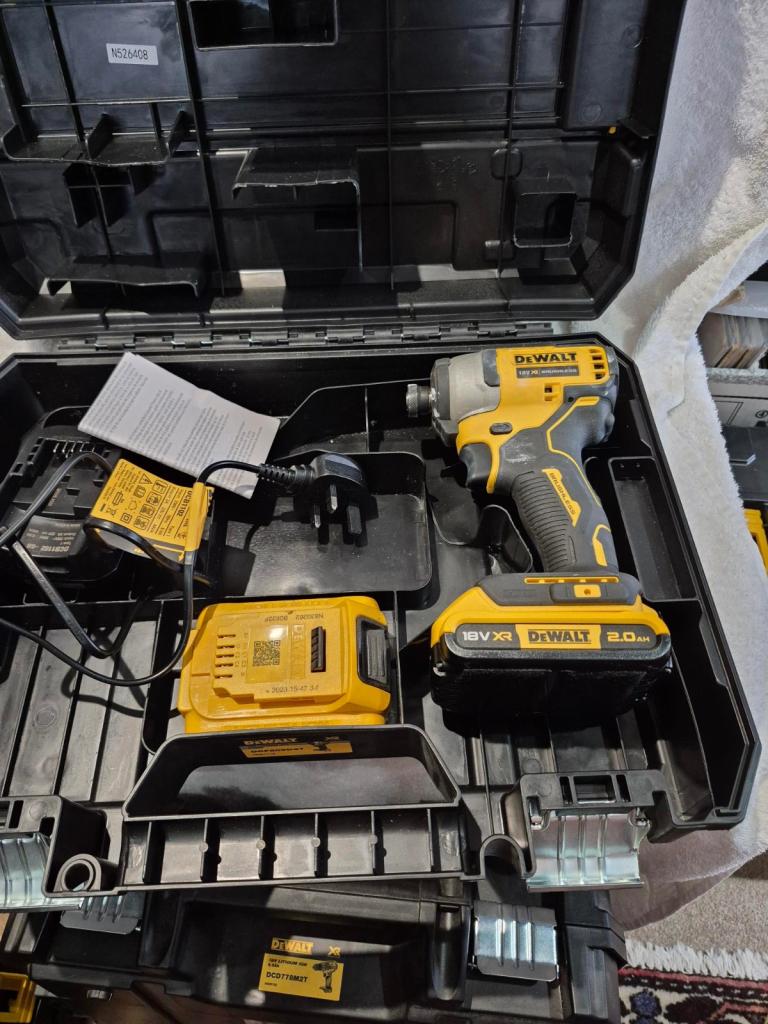 DeWalt XR 18VDCF809D2T  Impact Driver Kit – Good Condition