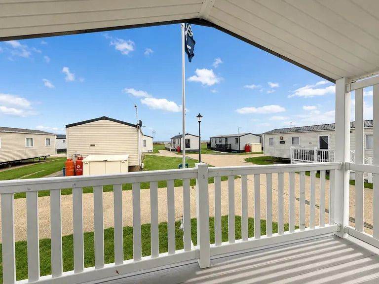 LUXURY 3 BEDROOM LARGE CARAVAN WITH SEA VIEWS - OPEN 11.5 MONTHS