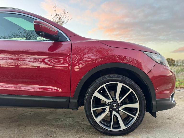 2015 Nissan Qashqai 1.6 dCi Tekna 5dr HATCHBACK Diesel Manual