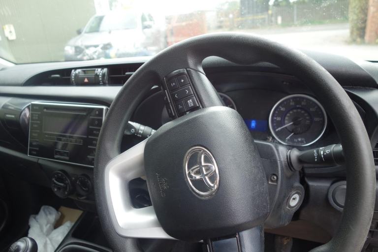 Toyota Hilux 2.4 D-4D Active Pickup Extended Cab 4dr Diesel Manual 4W... 2020/20