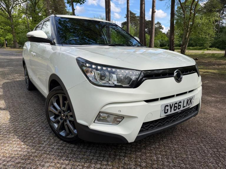 2016 Ssangyong Tivoli 1.6 e-XDi ELX Euro 6 5dr HATCHBACK Diesel Manual