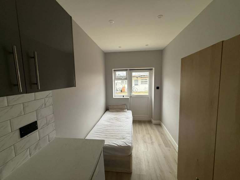 BENEFITS ACCEPTED - Studio Flat Available in Perivale Greenford Ealing UB1