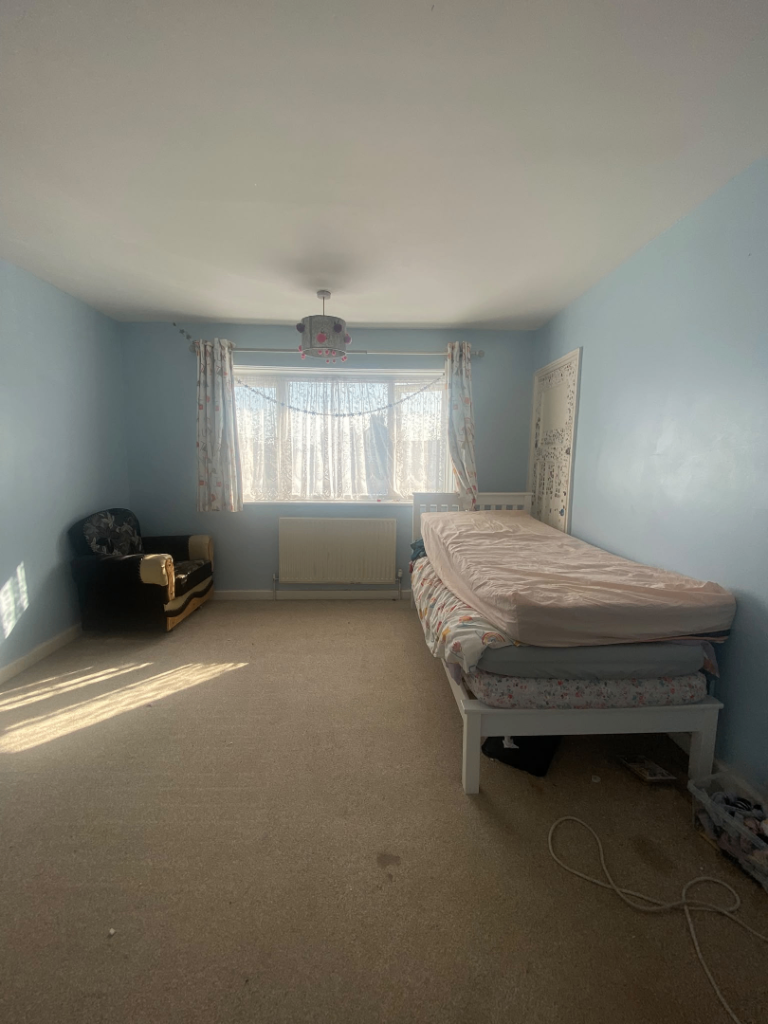 Spacious and big room available in SL1 3RH