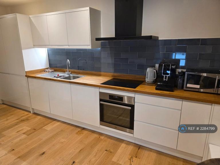 1 bedroom flat in Clapham Road, London, SW9 (1 bed) (#2284799)