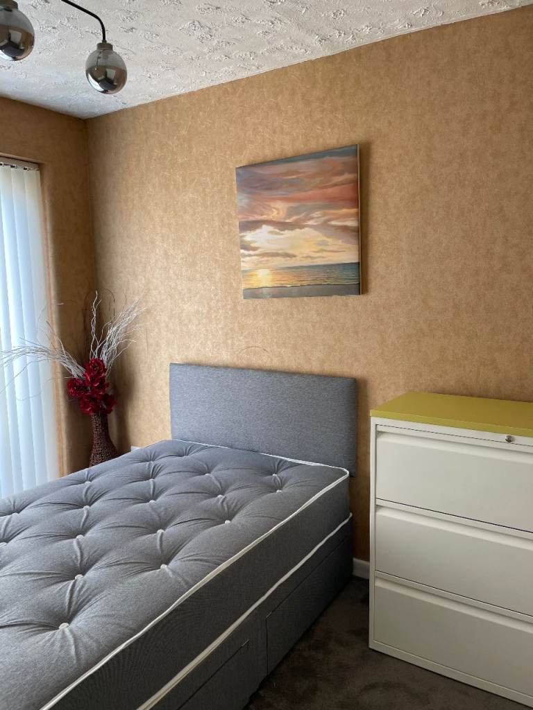 Double Room furnished, Excellent for University, Salford Quays, Trafford Park, Sale