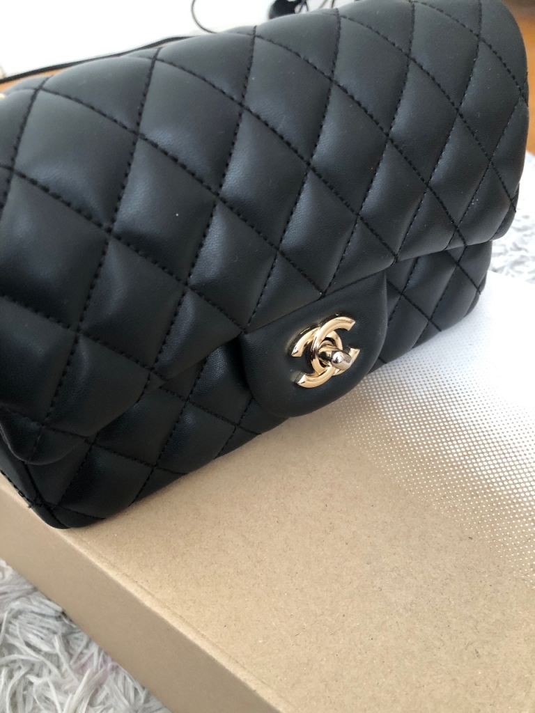 Quilted Black Leather Handbag – Excellent Condition