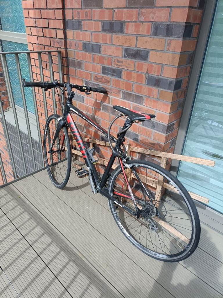Giant Road Bike – Excellent Condition