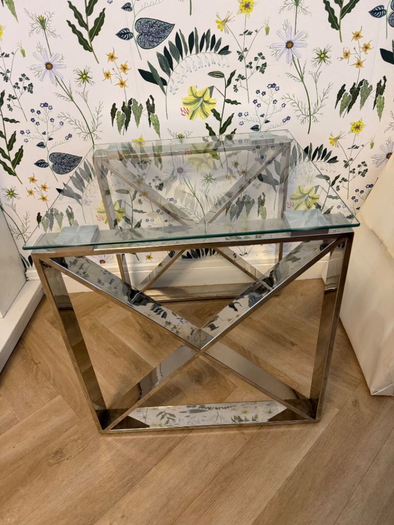 Stylish Mirrored & Glass Console Table – Good Condition