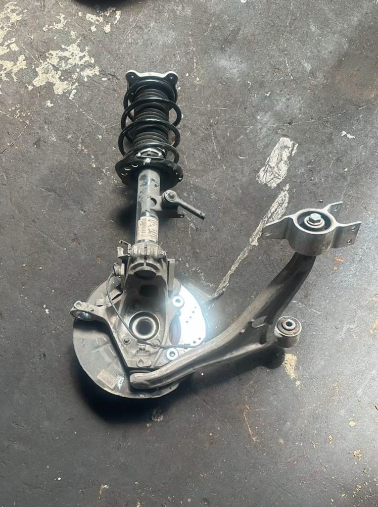 MERCEDES BENZ CLA C118 1.3i FRONT LEFT PASSENGER SIDE SUSPENSION LEG A1183203300