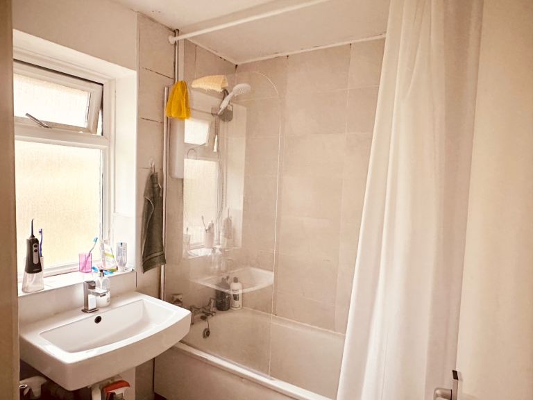 Double, furnished bedroom in Horfield