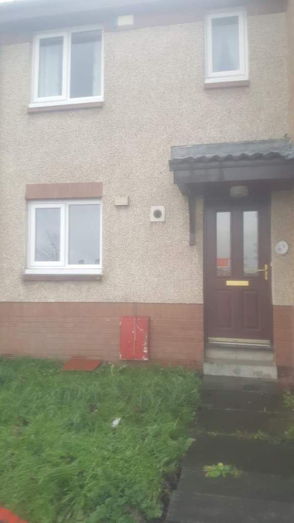 2 Bed Terraced House in Camelon with garden and parking