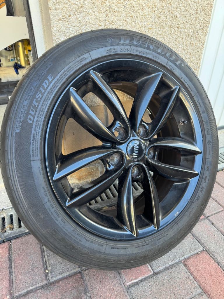 Mini 17” Alloy Wheel with Dunlop Tyre – 205/55 R17 