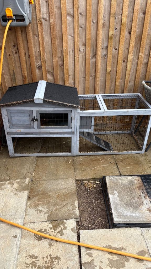 Pawhut rabbit hutch 