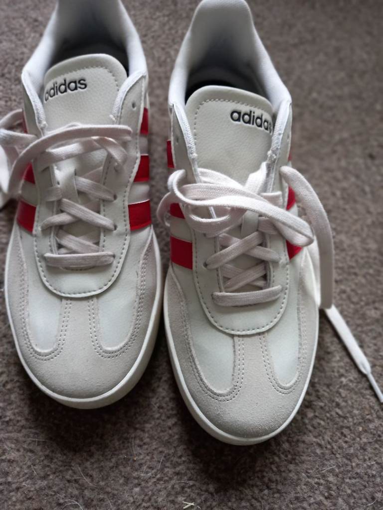 Adidas Men's Trainers Size 9 – White with Red Stripes, Like New