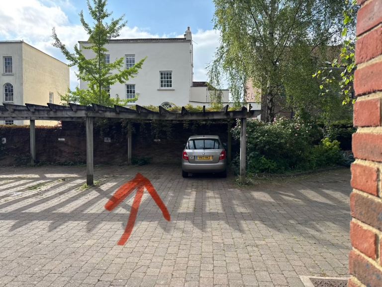 Central Bristol Private Parking Space Near BRI and Bristol Uni