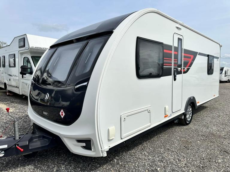 Sterling Eccles LUX 560 2018 Rear Island Bed