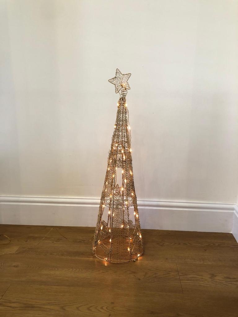 Gold Wire Con Christmas Tree