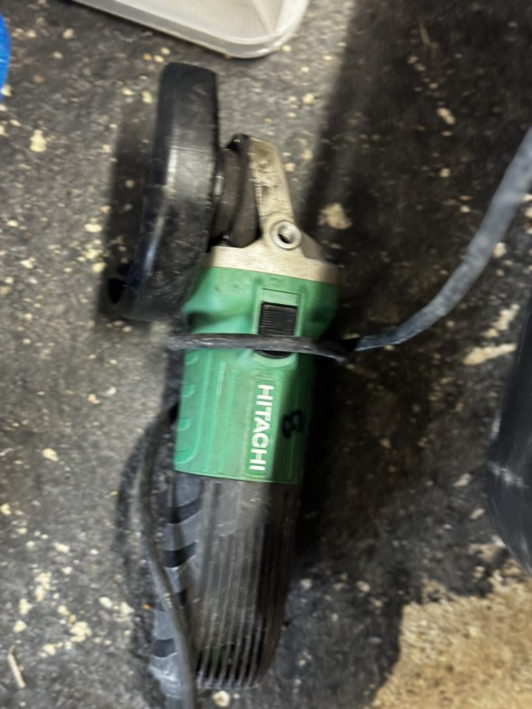 Angle grinder 