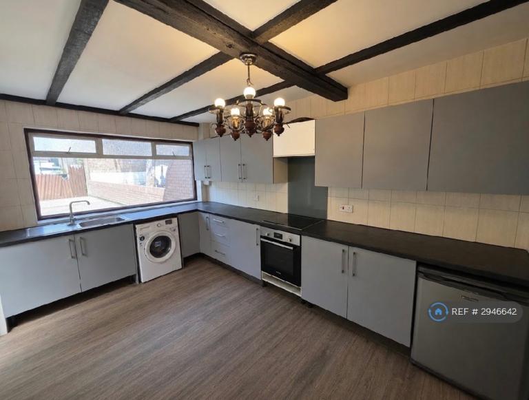 3 bedroom house in Carnarvon Road, London, E10 (3 bed) (#2946642)