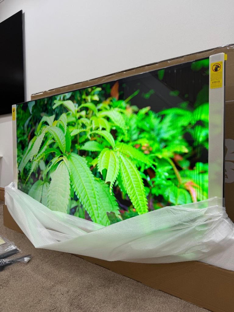 2025 Hisense 65 inch QLED E7 4K HDR Smart Tv 