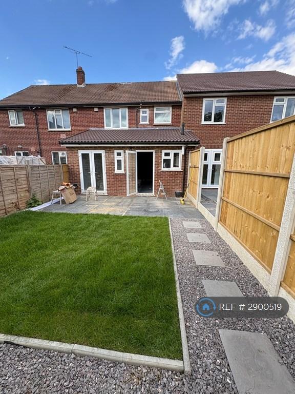 4 bedroom house in Bain Avenue, Surrey, GU15 (4 bed) (#2900519)
