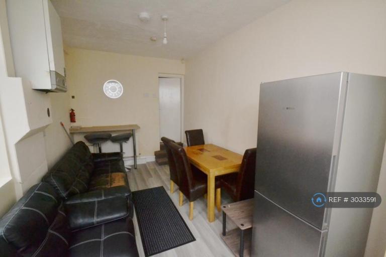 5 bedroom house in Ashfield Road, Manchester, M13 (5 bed) (#3033591)