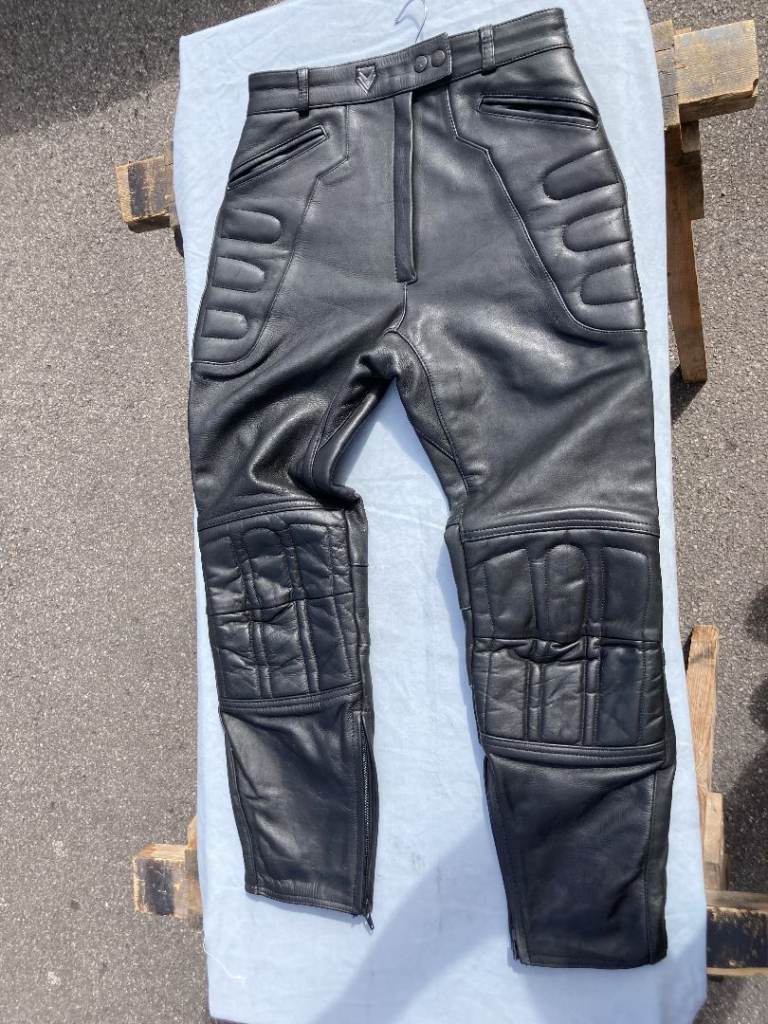 Frank Thomas Ladies Leather Motrocycle Trousers size 12 - pse see my other lists - happy 2 post, Tks