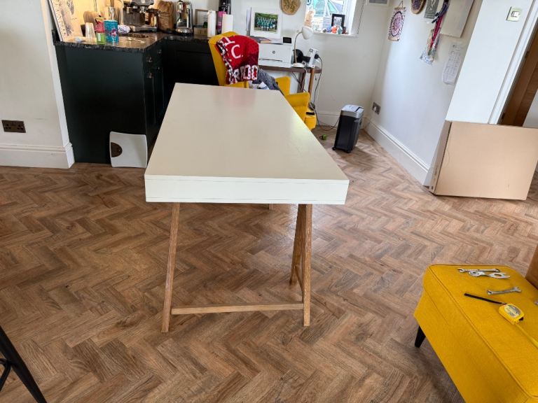 White Desk with Drawers and Wooden Legs – Good Condition