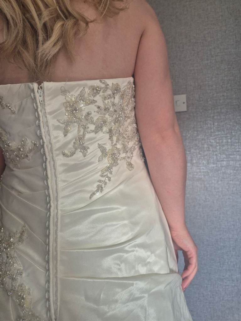 Diamantés wedding dress