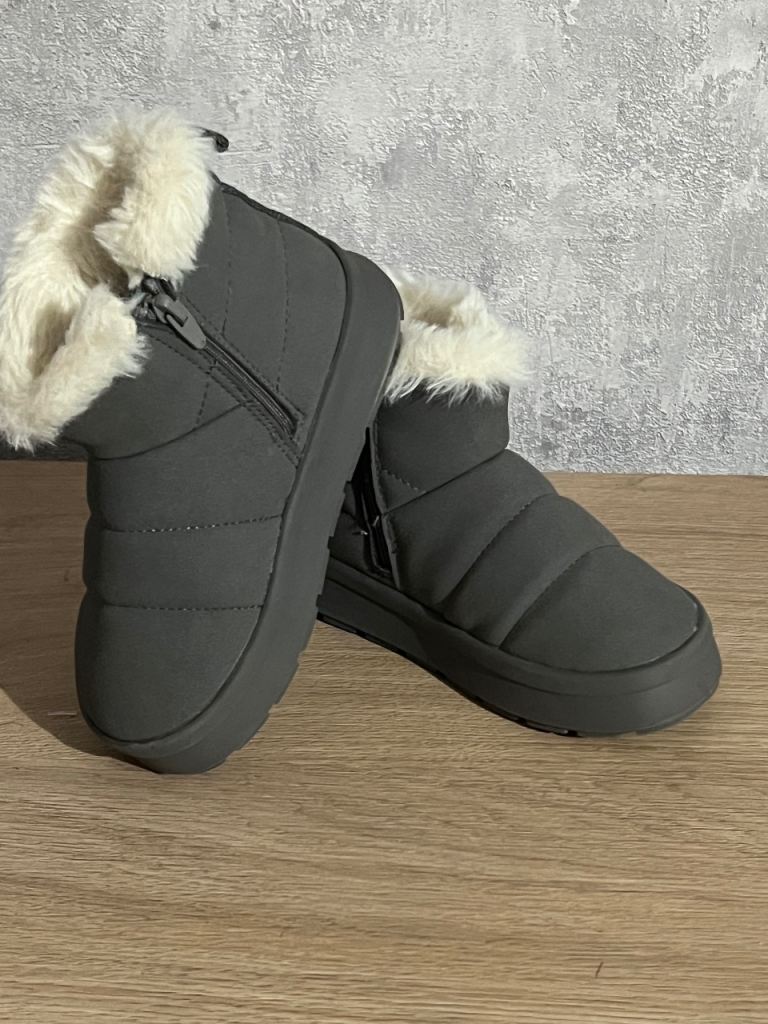 Zara kid’s boots size 8