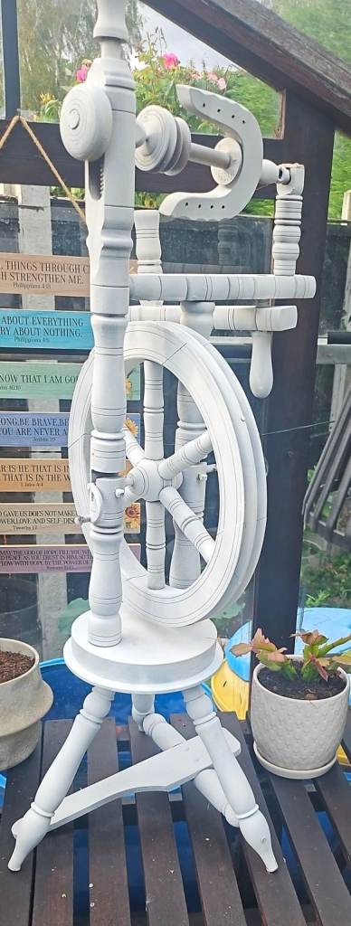 White Wooden Spinning Wheel – Good Condition