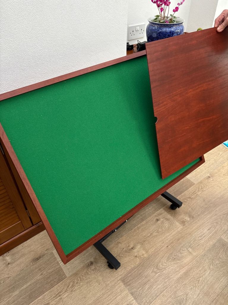 Jigsaw/ puzzle table