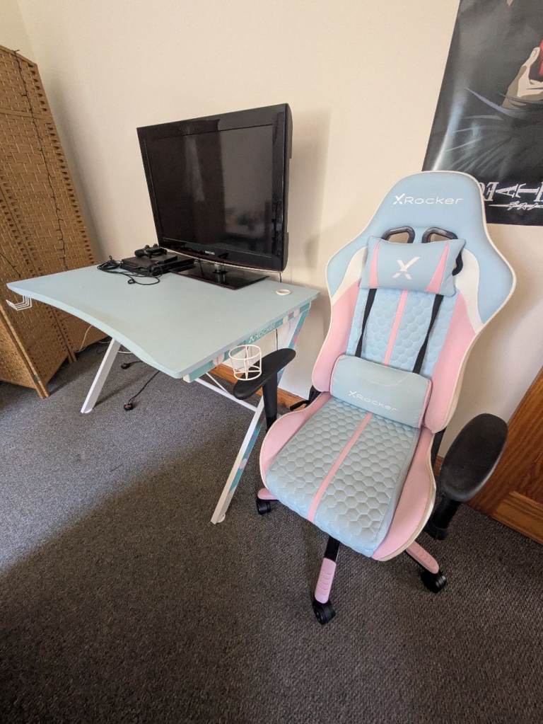 X Rocker Gaming Chair and Table 
