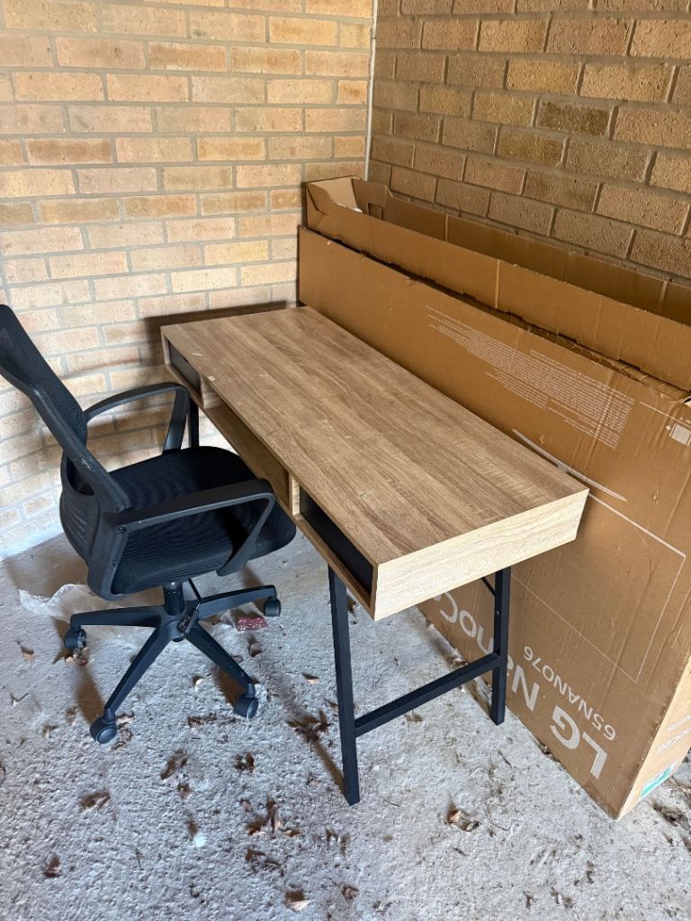 Wooden Effect Desk with Black Office Chair – Good Condition