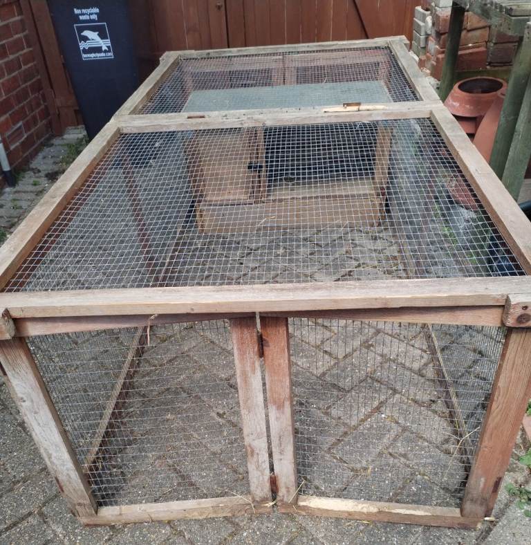 Rabbit/guinea pig run and hutch