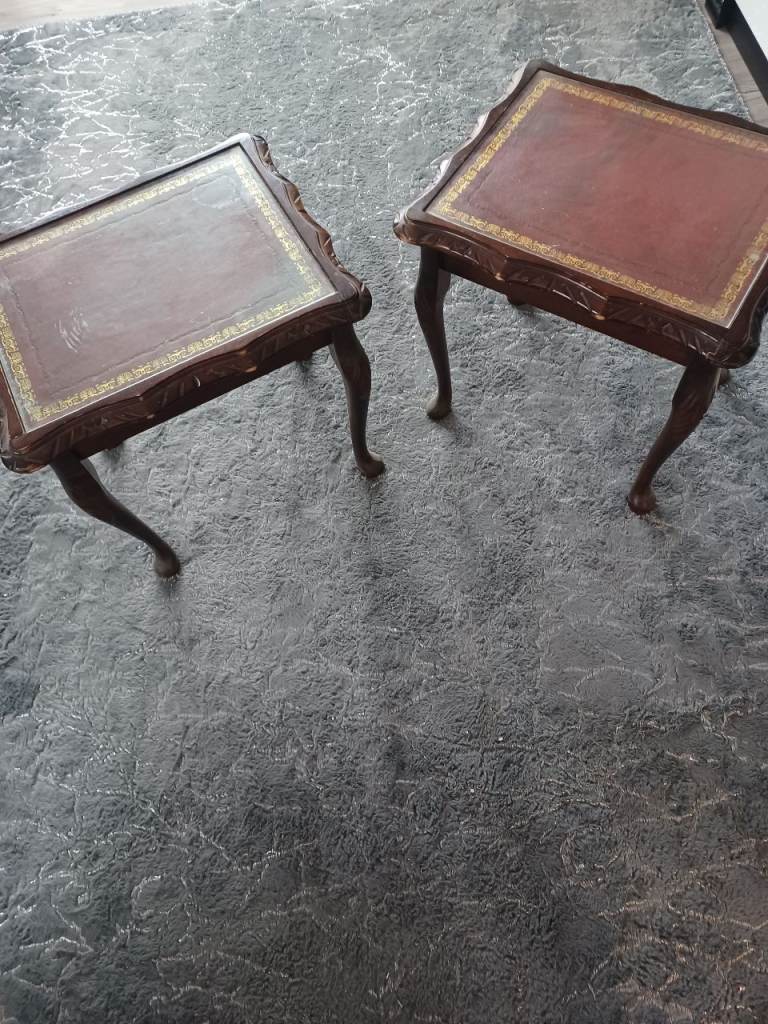 2 vintage side tables 