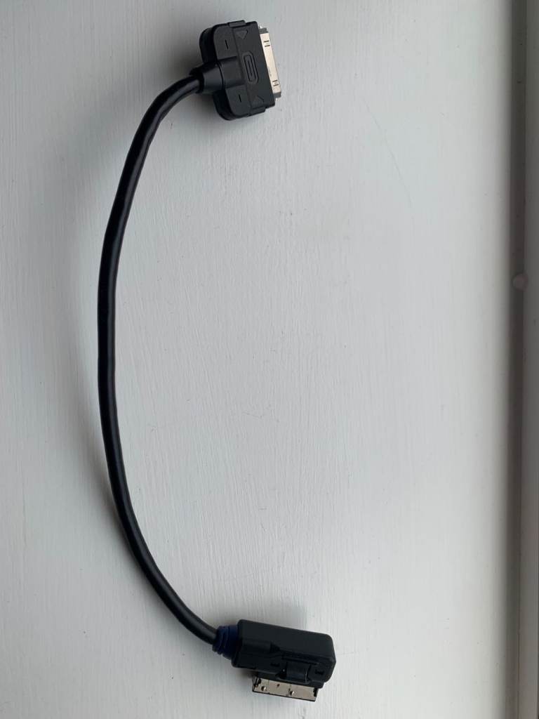 Genuine Audi A1 A3 A4 A5 A6 A7 Q1 Q3 Q5 Q7 TT 2009+ AMI MMI iPhone iPod in Cable Connection