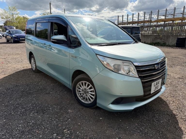  Toyota Voxy 1.8 HYBRID PETROL AUTO 7 SEATER Petrol/Electric Hybrid Automatic