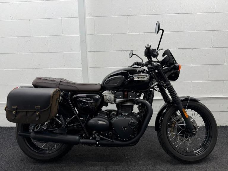 TRIUMPH BONNEVILLE T100 BLACK **TRIUMPH BOXES - ABS -  MOT TILL MAY 2027 ** 