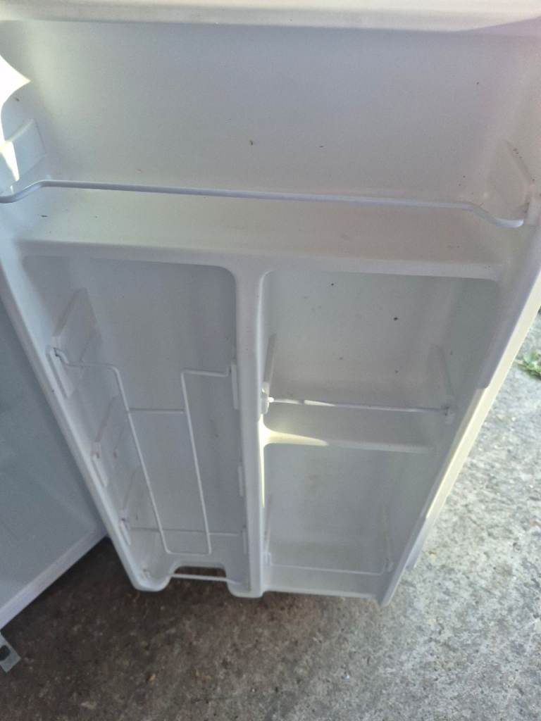 Qualitair Undercounter Fridge – White, Good Condition