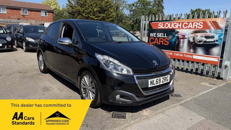 2019 Peugeot 208 1.2 PureTech 82 Signature 5dr [Start Stop] HATCHBACK Petrol Manual