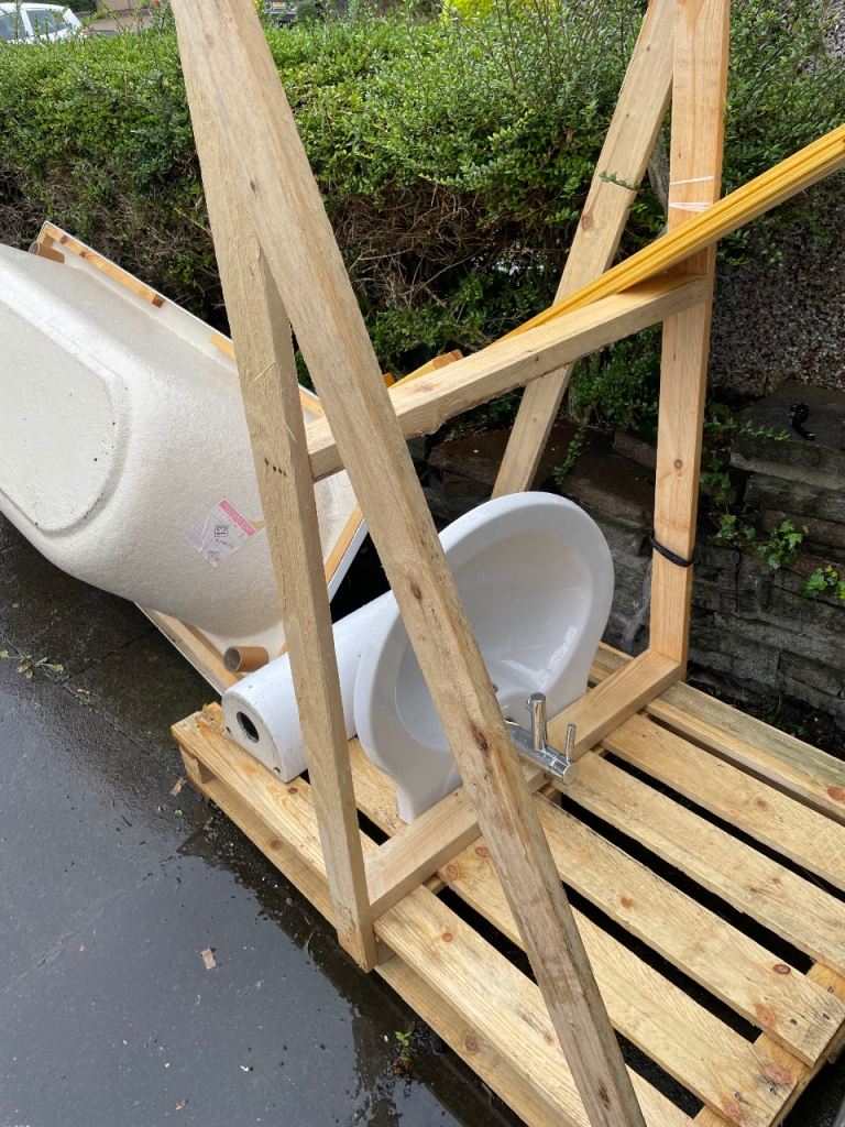 Free pallet, whitewood flooring, basin etc