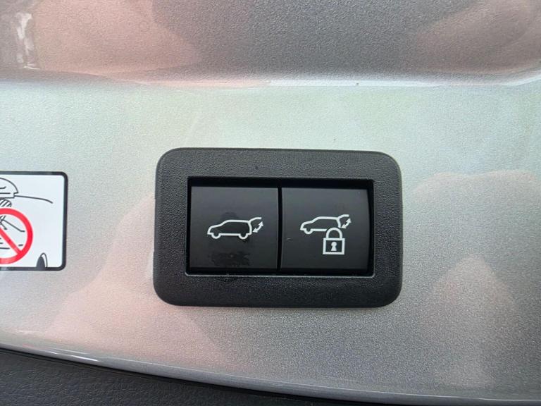 2025 Toyota C-HR 1.8 VVT-h Design SUV 5dr Petrol Hybrid CVT Euro 6 (s/s) (140 ps) HATCHBACK Petro...