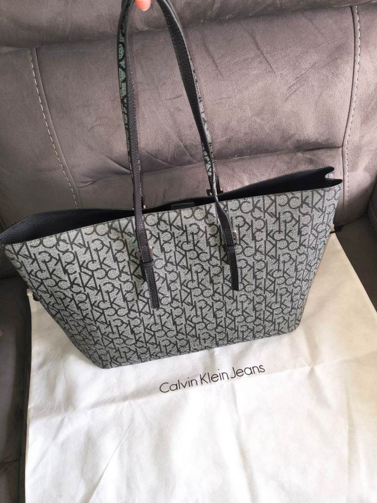 Calvin Klein bag in excellent condition! 