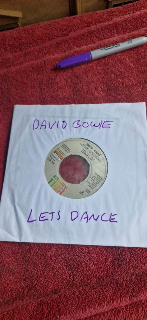 Record David Bowie 7" Vinyl Single - Cat People / Putting Out Fire
